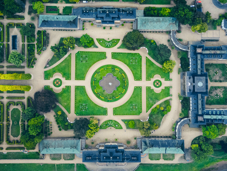 Bird's eye view of the Pillnitz palace park and Pillnitz Palace