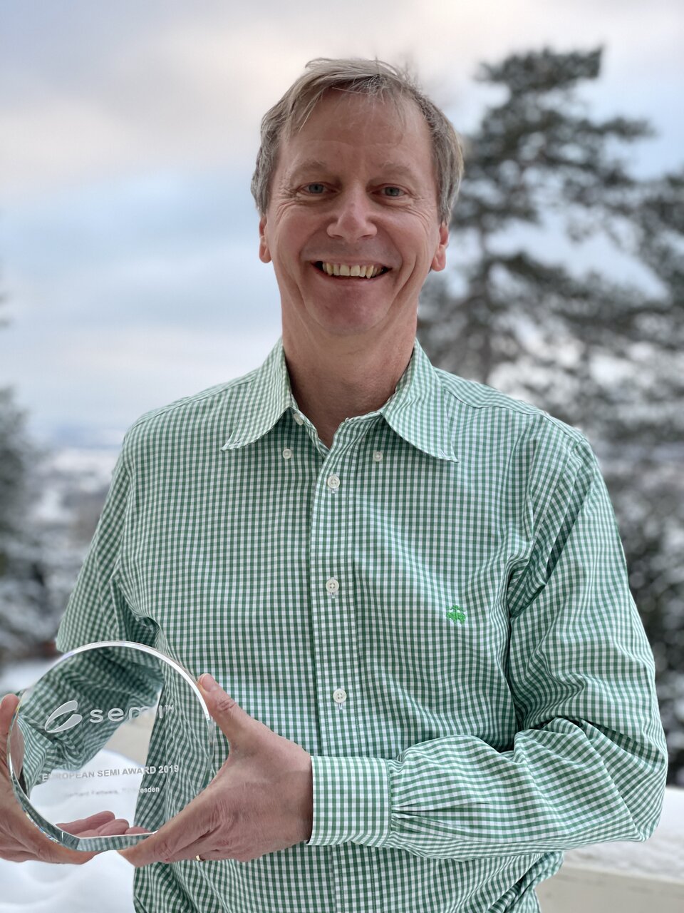Gerhard fettweis holding the Semi Award